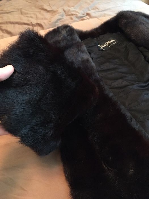 Haina blana de iarna de nurca - din SUA New York . Marimea medie.