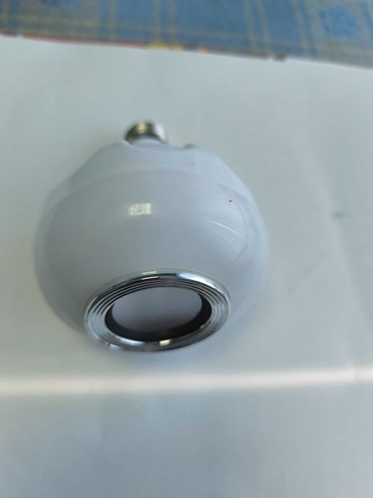 Bec led smart cu difuzor, bluetooth si telecomanda
