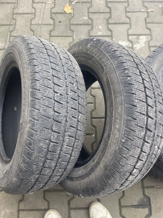 Vand Cauciucuri/Anvelope Iarna 205/65 R15 C vechi dar bune
