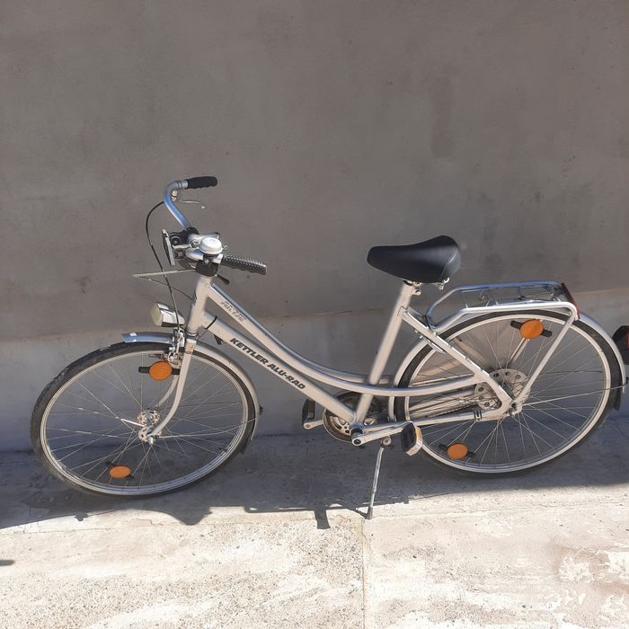 Vând bicicletă .