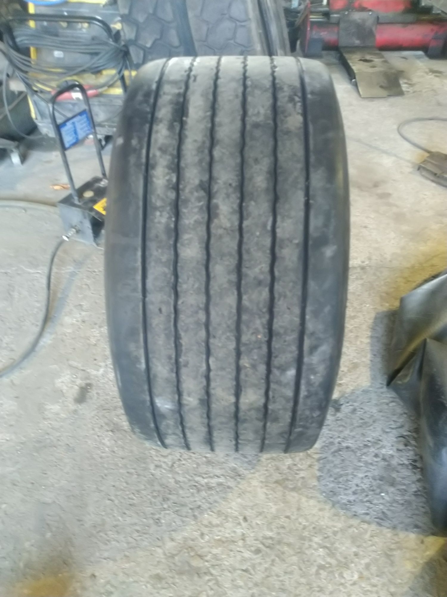 Гума за ремарке 435/50 R19.5  100 лв.