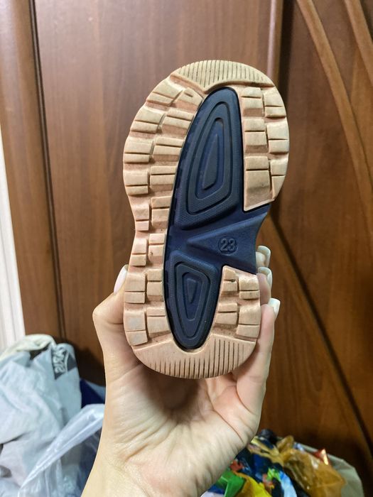 Продам зимние ботинки на девочку