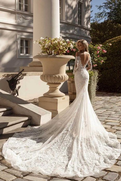 Rochie Mireasă Grace Bridal cu Dantelă, Aplicații, Trenă și Spate Gol
