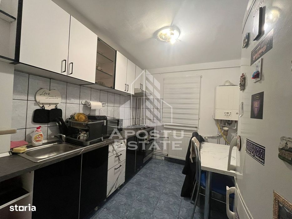 Apartament cu 2 camere, semidecomandat, etaj intermediar