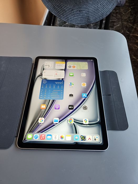 Vând ipad air 11 M2