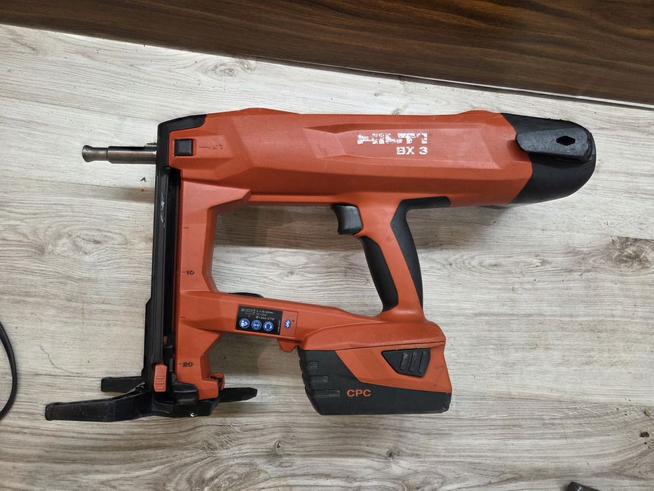Pistol de batut cuie in beton si metal  Hilti BX 3