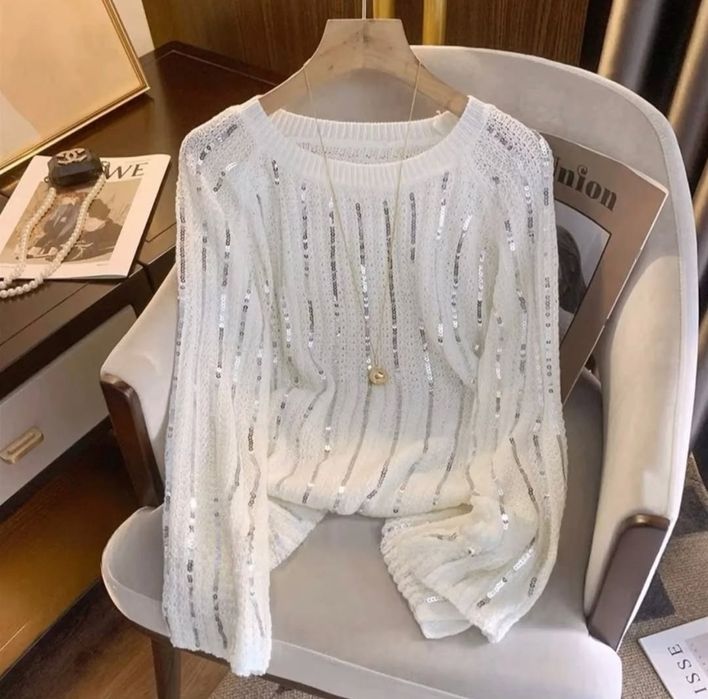 Трикотажная, нежная кофта с пайетками

пайетками