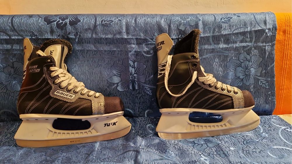 Patine de hockey Bauer nr 38.5 in stare foarte buna