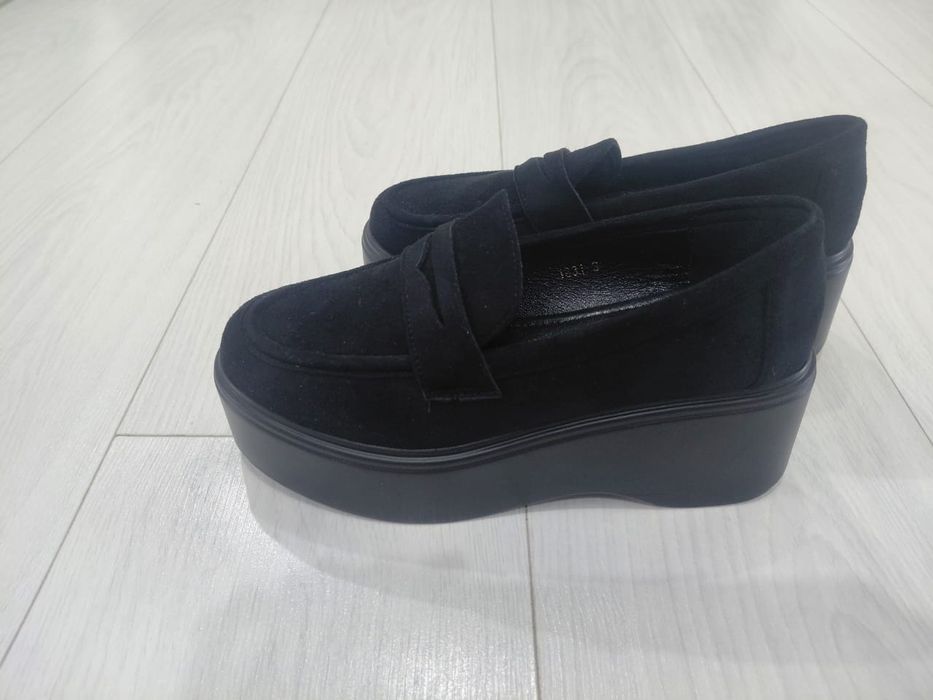 Продам лоферы, практически новые