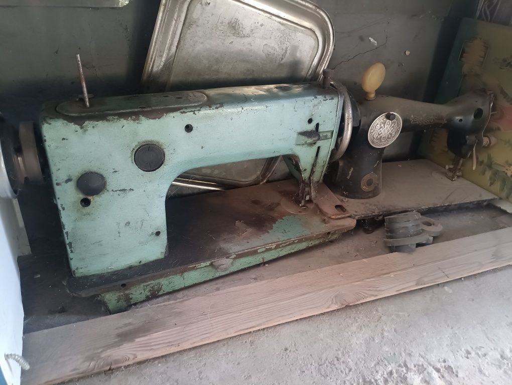 Промышленные швейная машина из СССР