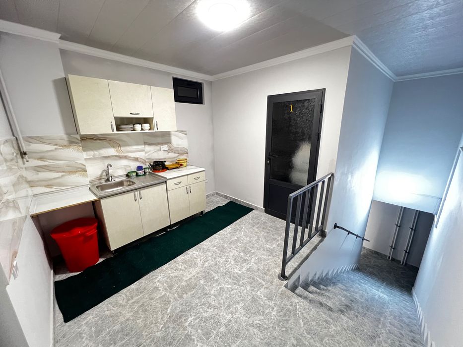 Erkak va studentlarga sheriklikga hona Yahshnabodda .