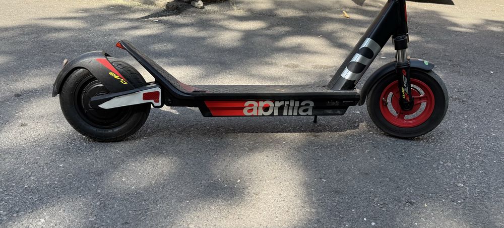 Електрическа тротинетка Aprilia ESR2 Evo, 500W, Автономност 50 км