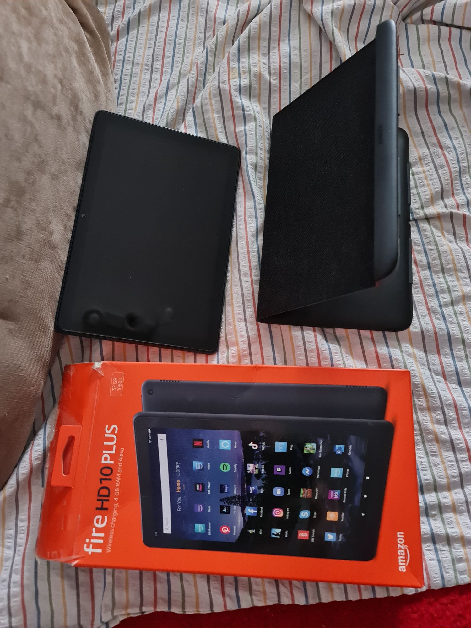 Amazon Fire HD 10 Plus. 4GB RAM. Plus încărcător Wireless original.