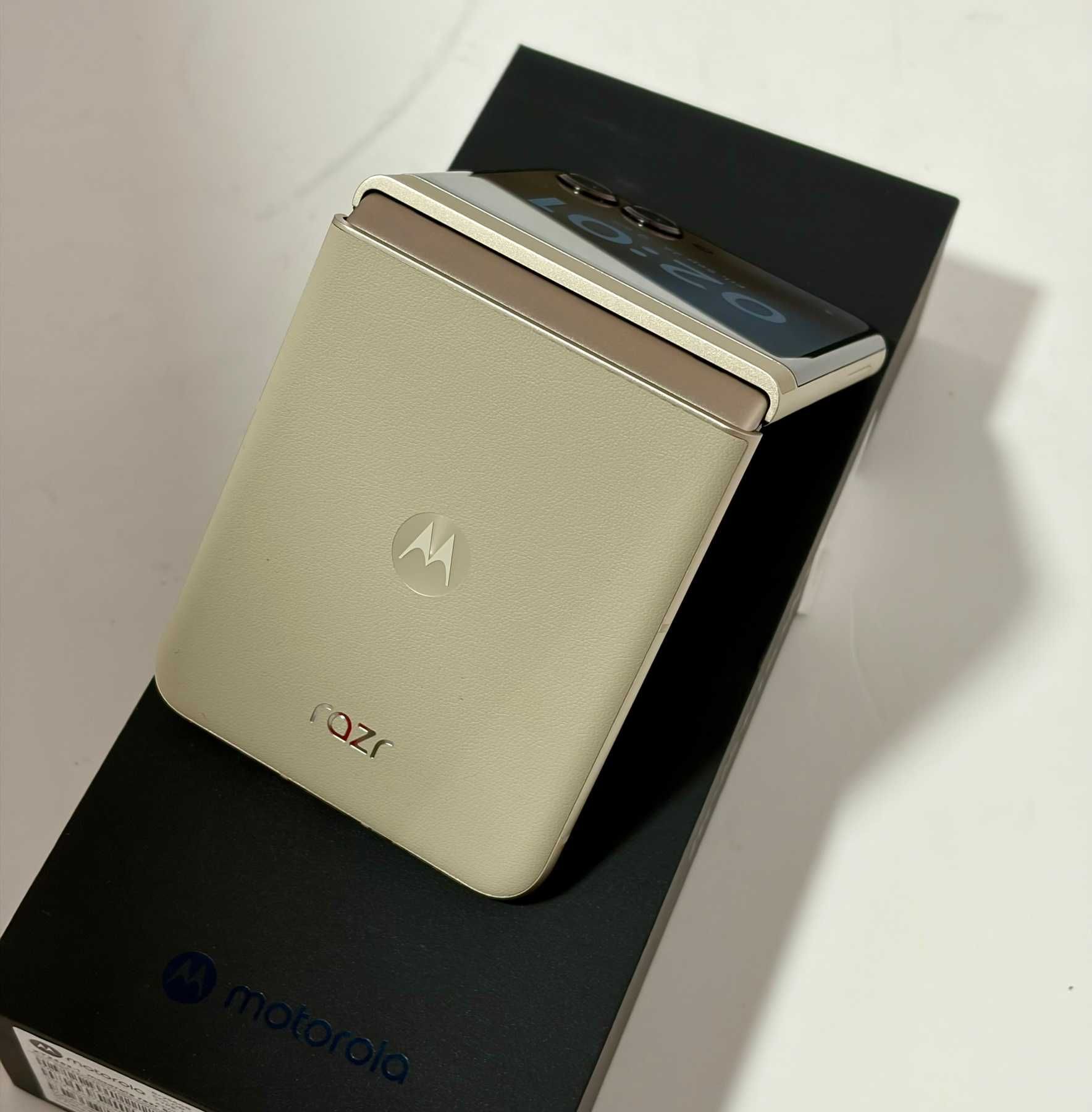 Motorola Razr 50 256GB + 8GB RAM