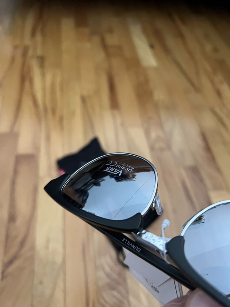 Слънчеви очила VANS нови със забележка