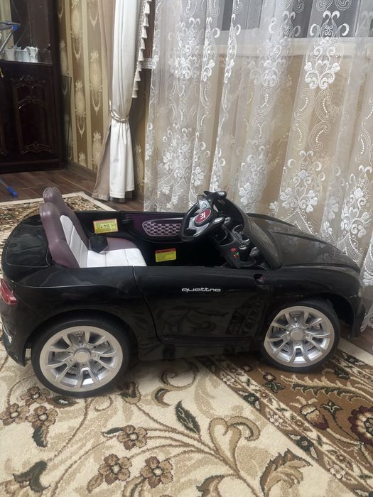 Детская машинка черная
