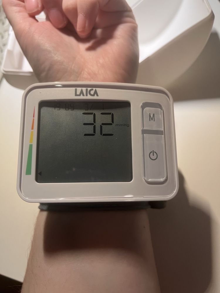 Tensiomentru de incheietura cu conectivitate cu aplicatie Laica
