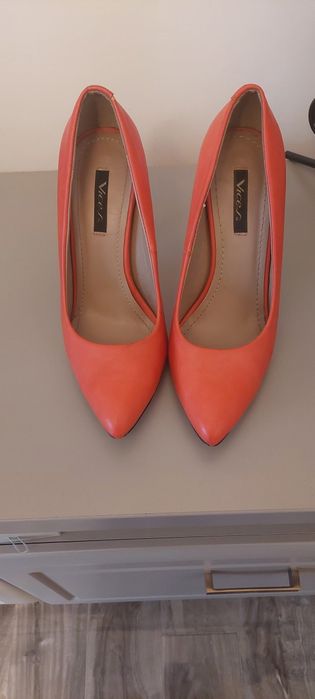 Pantofi stiletto