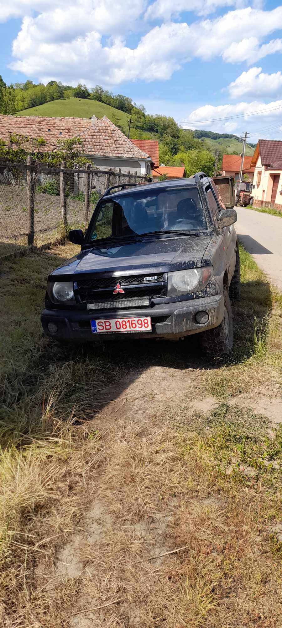 Vând Mitsubishi pajero pinin 4x4