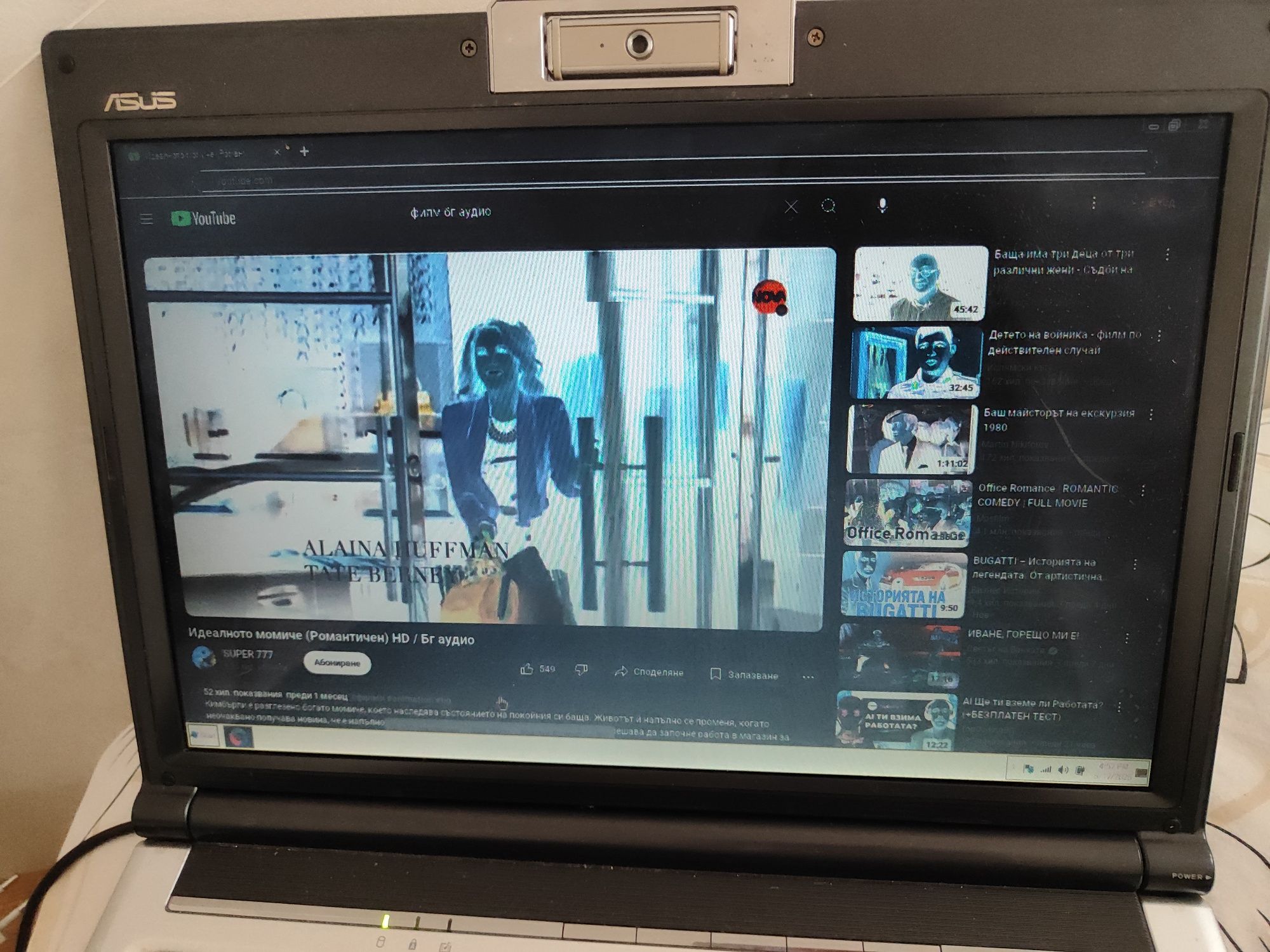 Лаптоп Asus  f8s