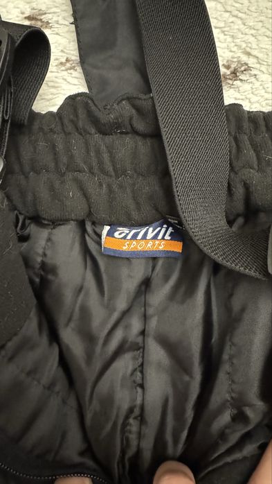 Продам горнолыжные штаны на мальчика почти новые