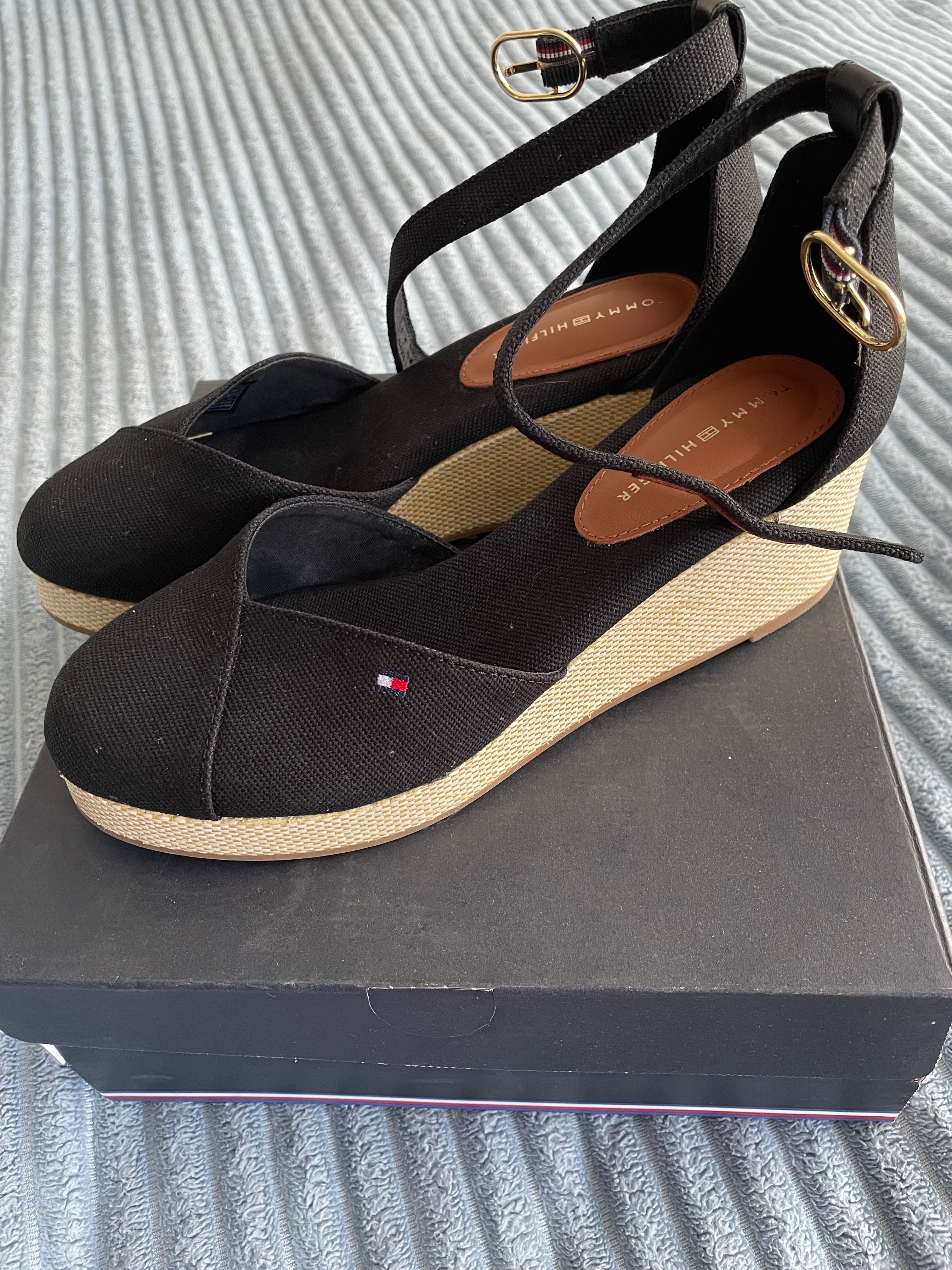 Обувки Tommy Hilfiger