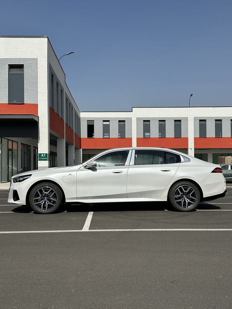 BMW i5 eDrive 35L 2025год