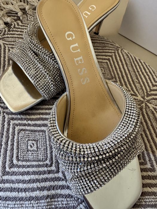 Кожени чехли с декоративни камъни Guess