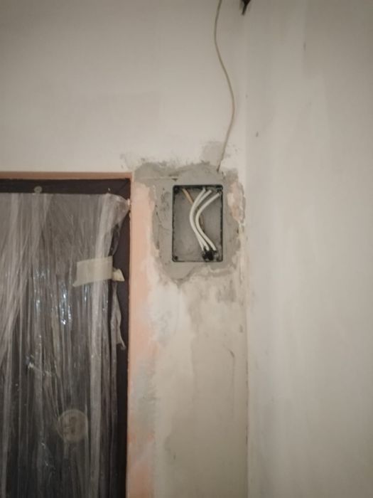 Zugrăveli faianță gresie debarasări apartamente  case mutări