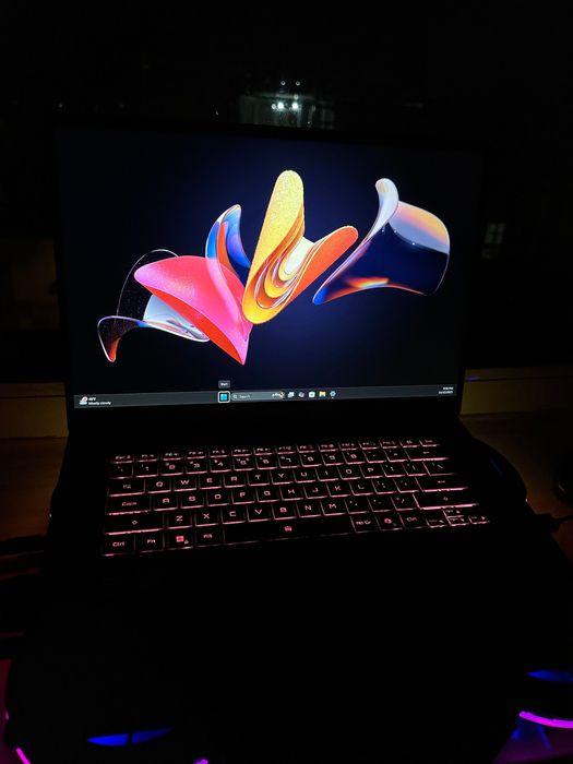 Laptop gigabyte gaming A16 3VH + Cooler notebook AQIRYS Zenith