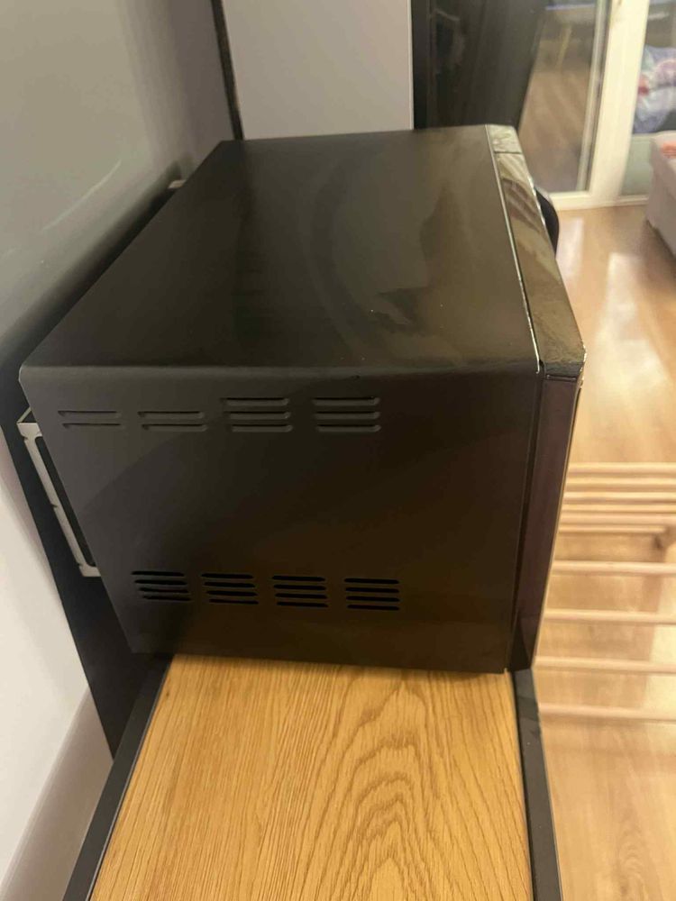 Продавам микровълнова фурна Samsung Ceramic 800W