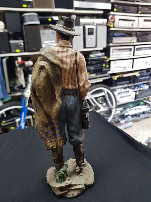 Оригинални статуи на Даниел монфорд