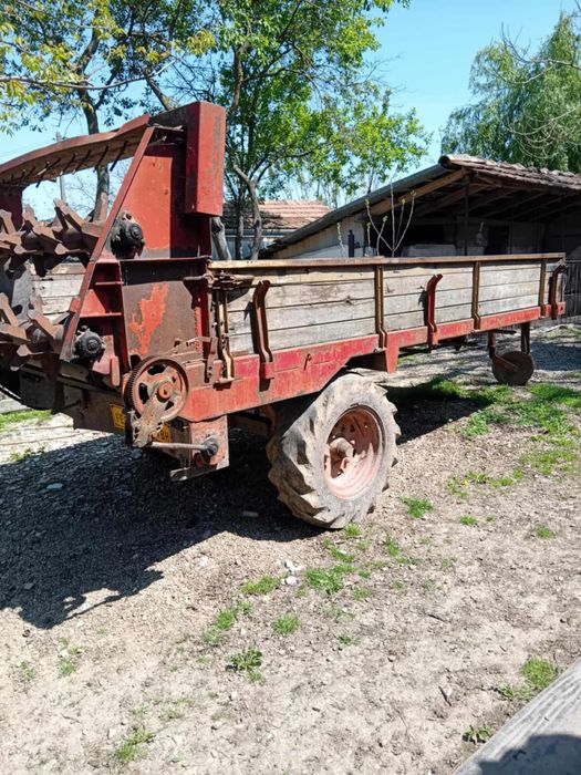Vand fiat 780 cu incarcator frontal.