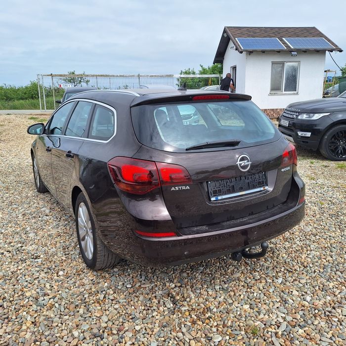 Opel Astra J 2012 motor 1.7 cdti EcoFlex model Cosmo