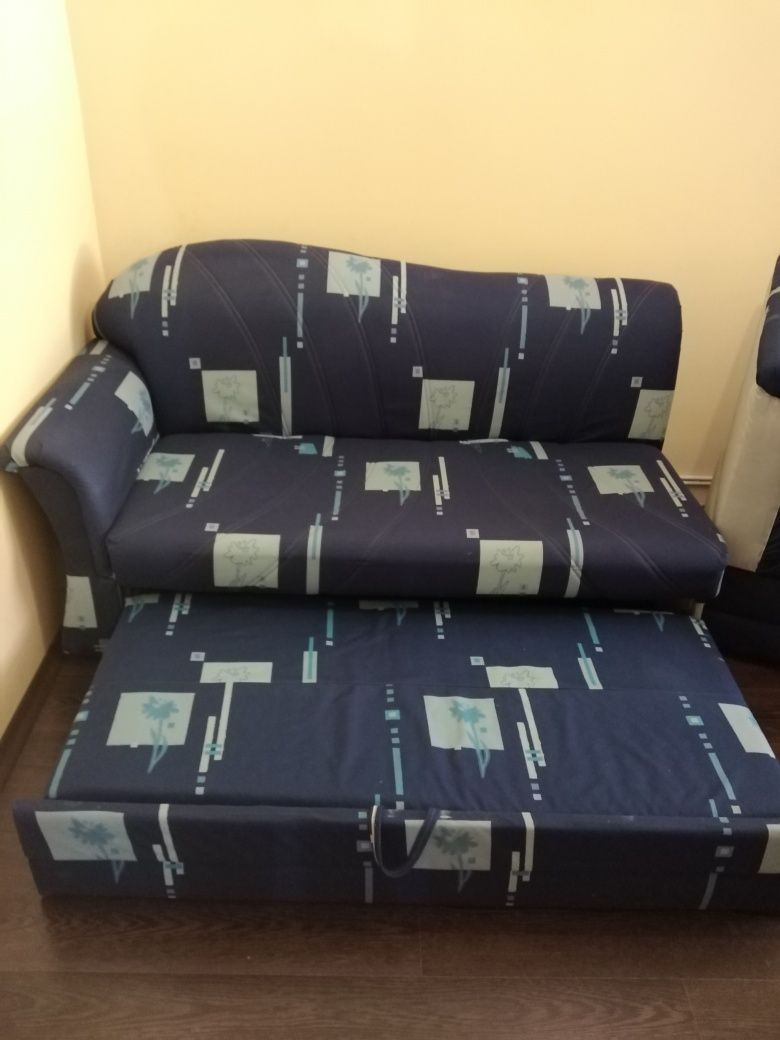 Диван десен ъгъл+маса подарък