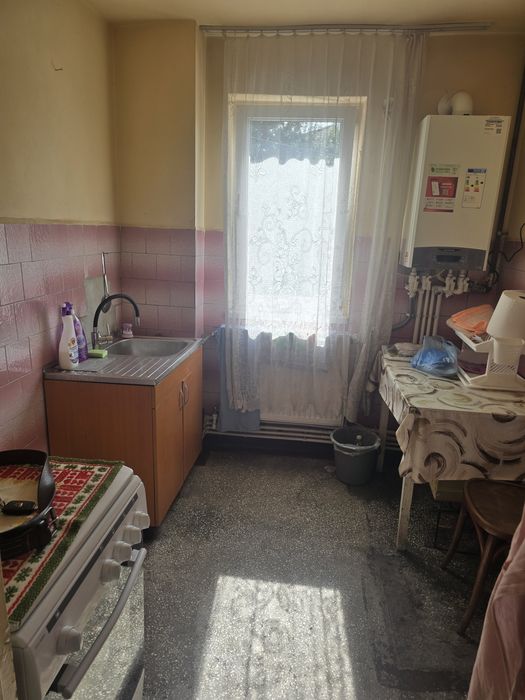 Vind apartament 3 camere