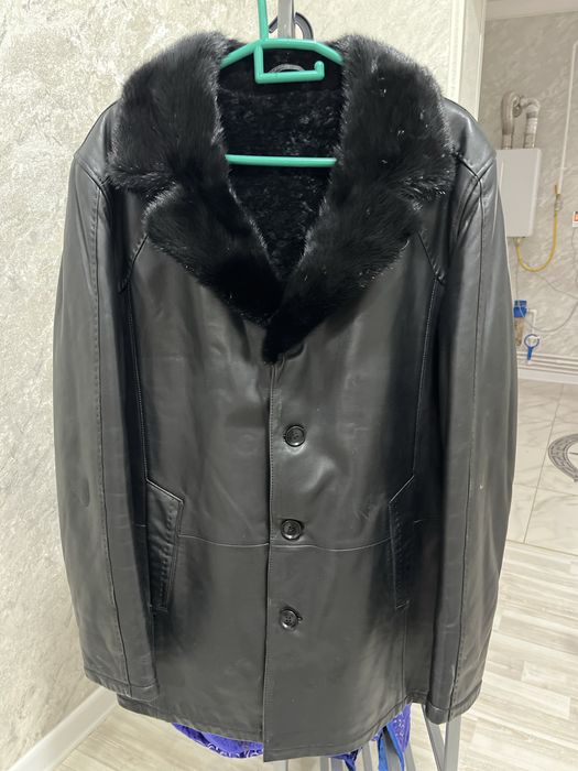 Продам мужскую черный кожаную дубленку размер 50-52, натуральная кожа