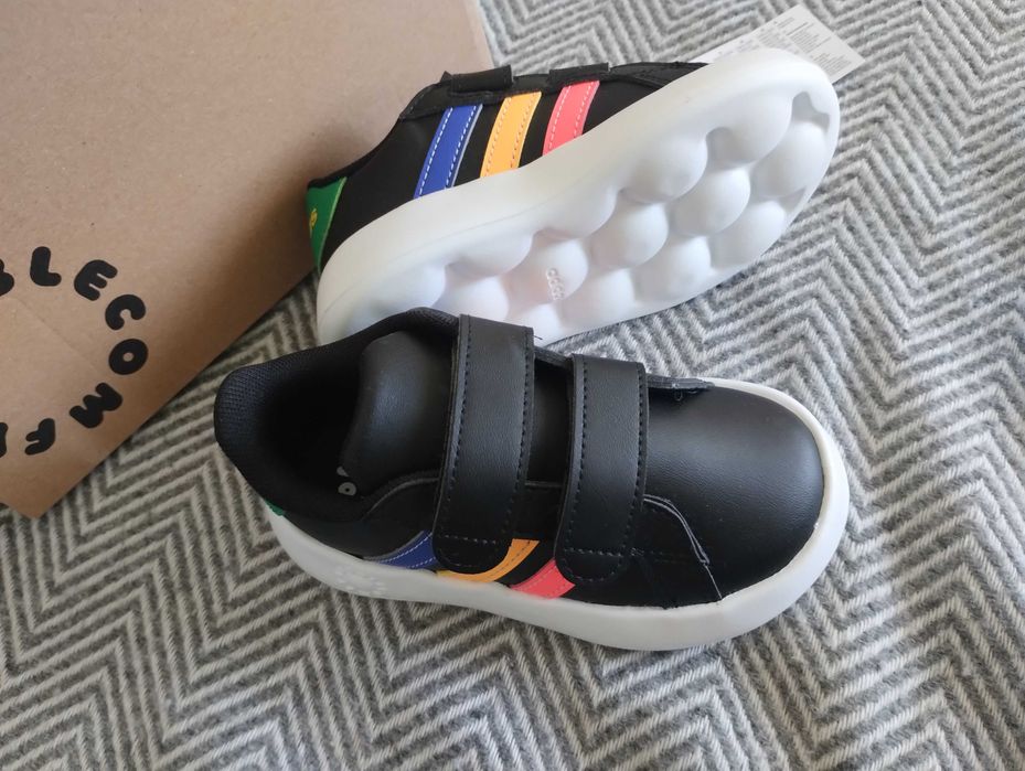 Adidas детски маратонки номер 25
