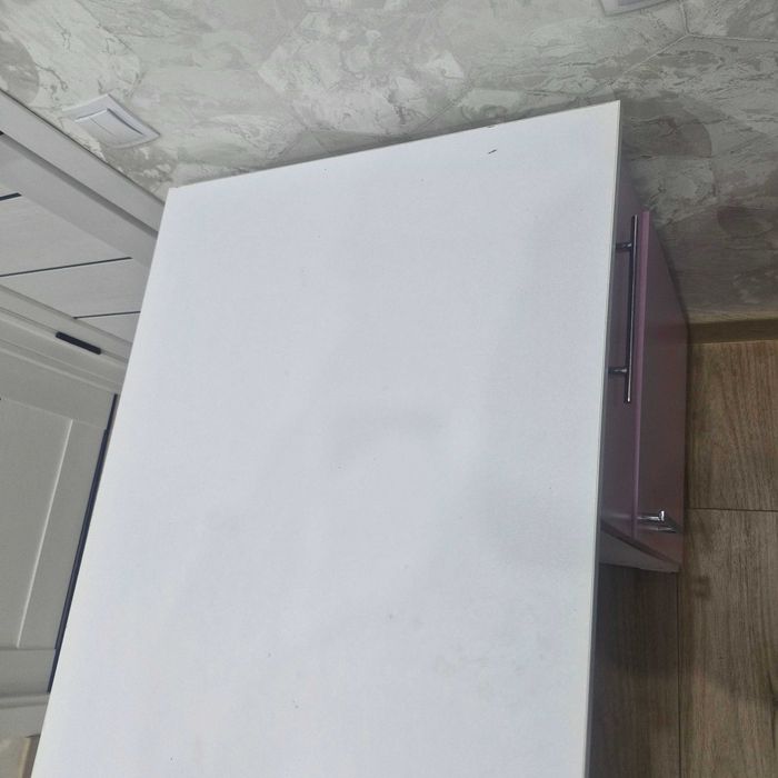 Продам письменный стол для девочки