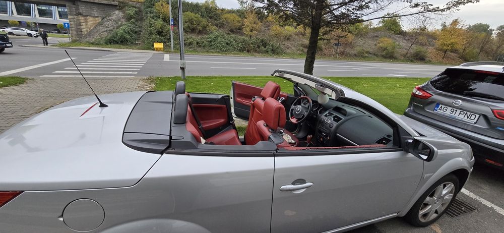 Renault cabrio argintiu