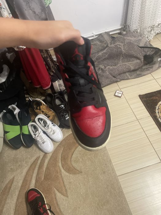 Vand jordan 1 marimea 36.5 se livreza prin