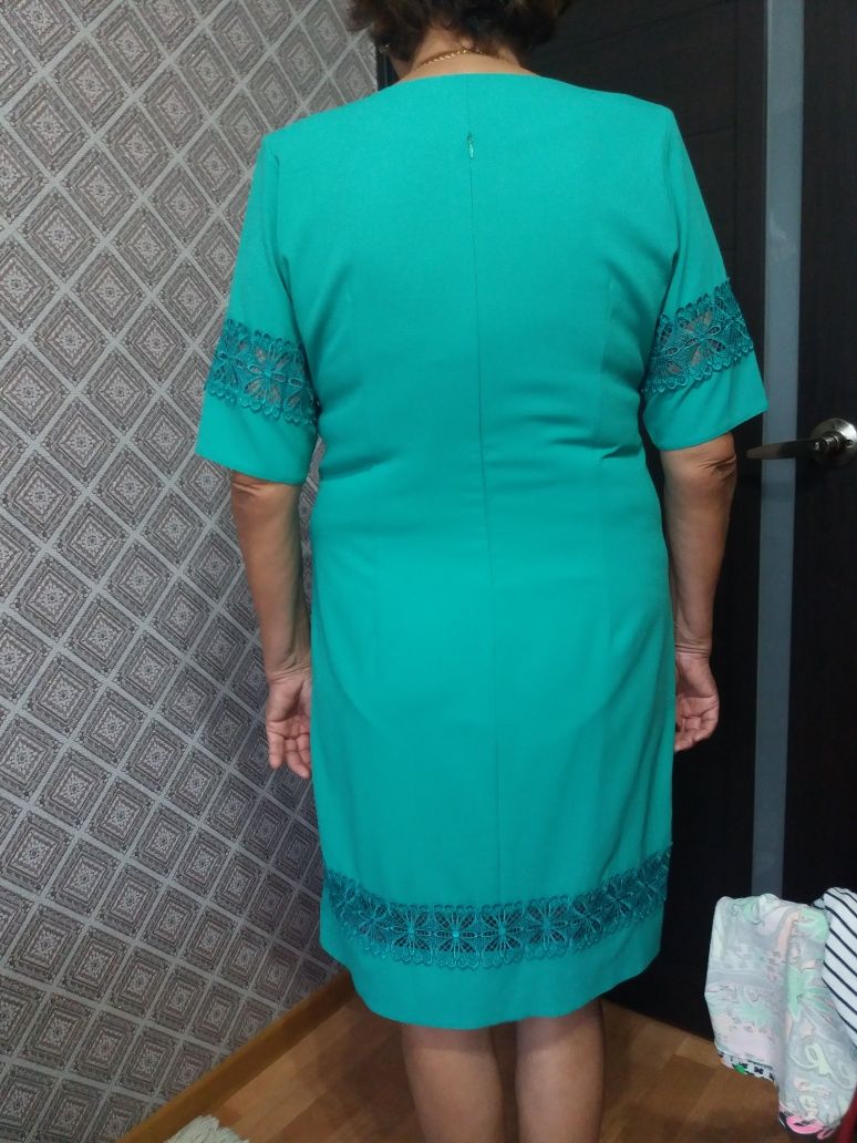 1500 тенге. новое платье. размер 48 50. с ажуркой
