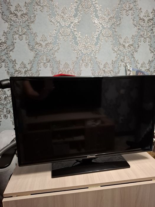 Телевизор  80 см диагональ,самсунг
