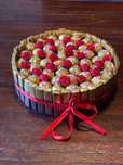 Tort cadou cu bomboane Ferrero / Raffaello – Elegant și personalizat!
