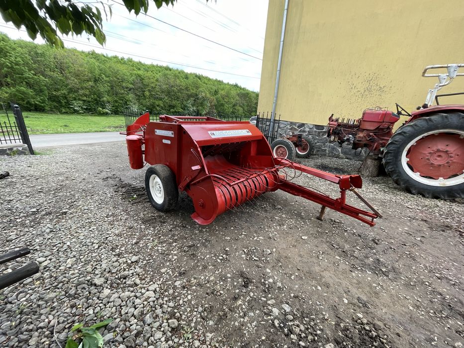 Balotiera mica cu motor propriu pentru zone de Deal sau Munte