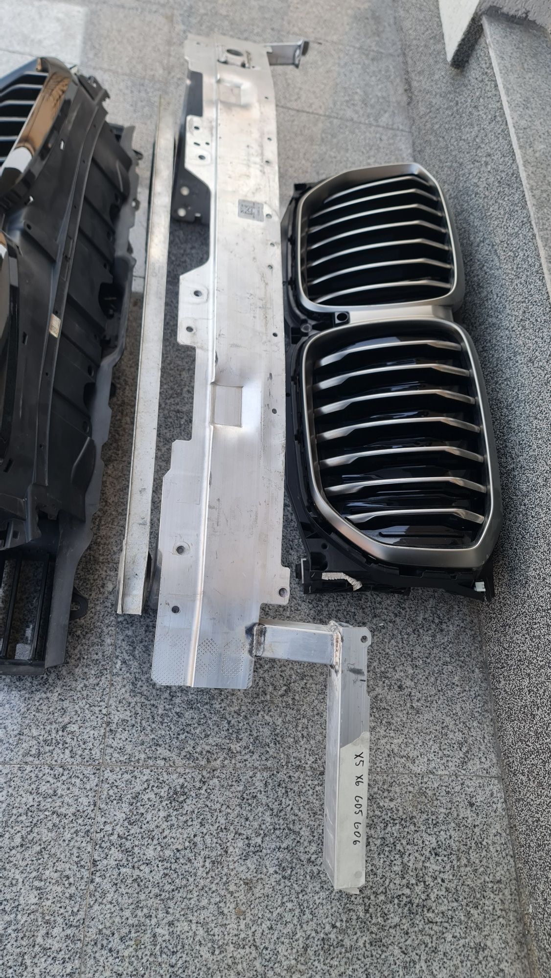 Armatura grila activa absorbant far faruri bara fata capota BMW x5 g05