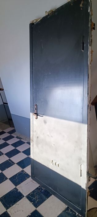 Продам железный входной дверь