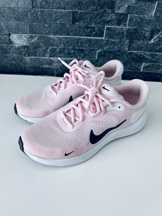 Nike Revolution 7 - номер 37,5