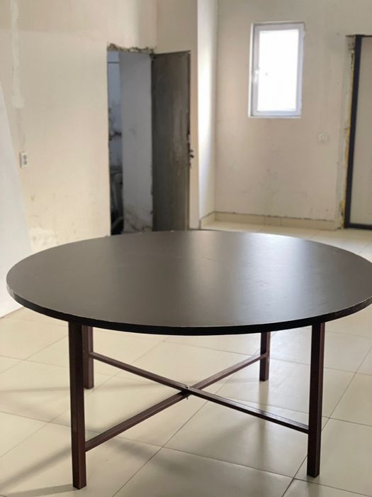 Продам стол на 12 персон . Состояние буу.