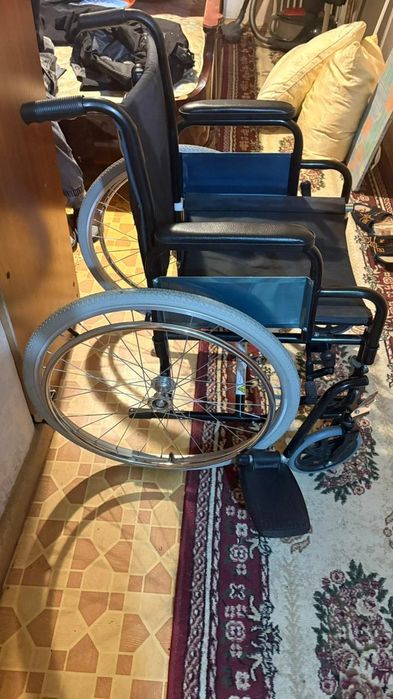 Коляска инвалидная,новая